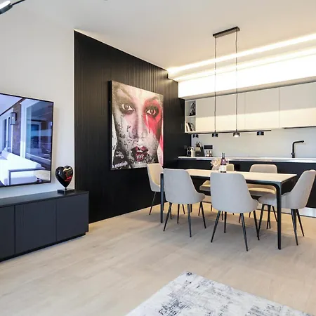 Elegant New Luxe 2br Azulis Apartment#7 - Big Terrace - Smart Check-in - Free Secure Parking