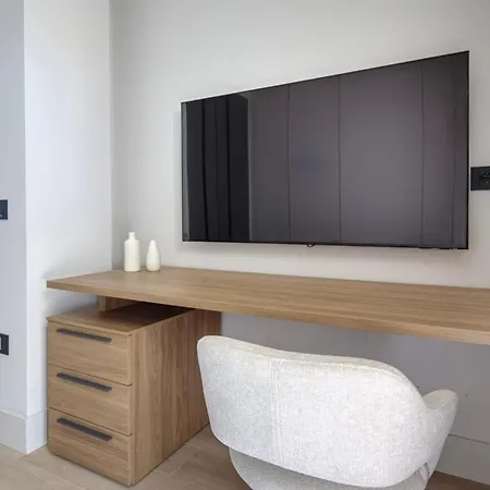 Διαμέρισμα Elegant New Luxe With Big Terrace, Smart Check-in And Secure Parking Όλμπια