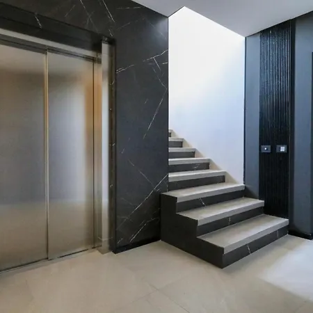 Elegant New Luxe With Big Terrace, Smart Check-in And Secure Parking Διαμέρισμα *