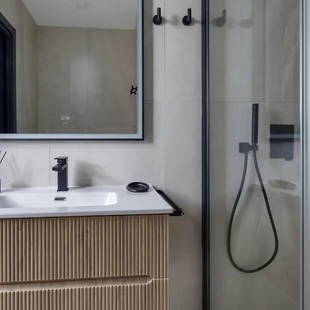 Διαμέρισμα Elegant New Luxe With Big Terrace, Smart Check-in And Secure Parking