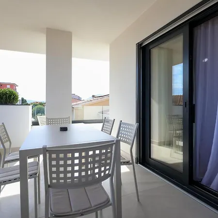 Elegant New Luxe 2br Azulis Apartment#7 - Big Terrace - Smart Check-in - Free Secure Parking *