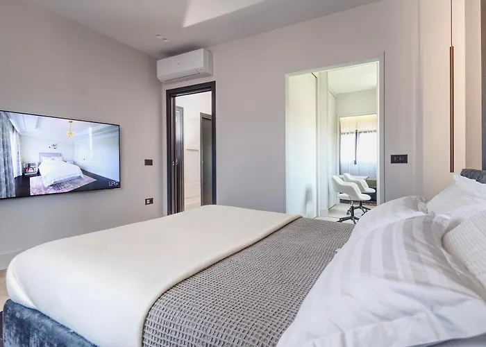 Апартаменты Elegant New Luxe 2br Azulis Apartment#7 - Big Terrace - Smart Check-in - Free Secure Parking *