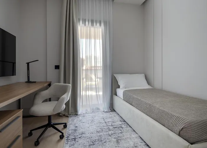 Elegant New Luxe 2br Azulis Apartment#7 - Big Terrace - Smart Check-in - Free Secure Parking